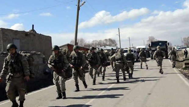 Ağrı'da Asker canlı kalkanlara ateş açtı: 1 ölü, 1 yaralı