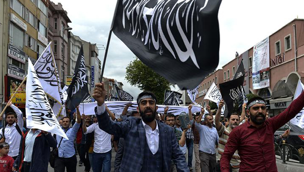 İstanbul'un göbeğinde Hilafet yürüyüşü