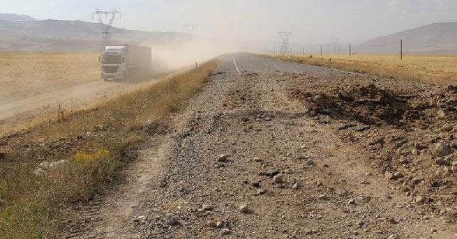 Van'da askeri konvoya bombalı saldırı: 24 yaralı