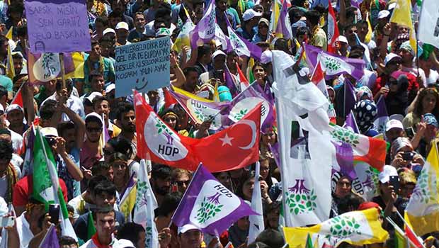 Ahmet Taşgetiren: Kürtler, PKK'nin Marksizm-Leninizm spermi yüklediği 'taşıyıcı anne'lere dönüştürülmek isteniyor!