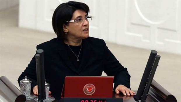 Leyla Zana Yemin Etmezse Statüsünü Kaybedip Oylamalara Katılamayacak