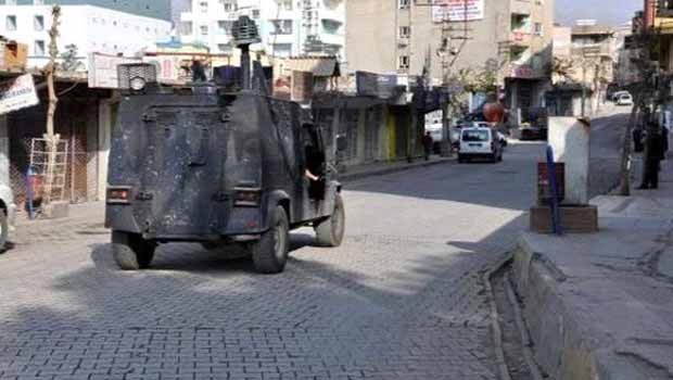 Nusaybin'de roketatarlı saldırı: 3 polis yaralandı