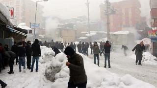 Cenazeleri almaya giden kalabalığa Polis müdahalesi