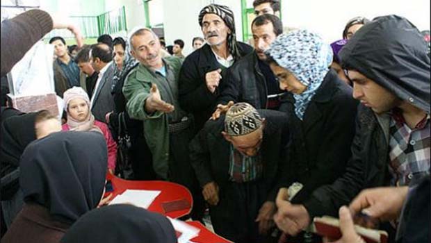 Doğu Kürdistan ve İran’da halk sandık başında