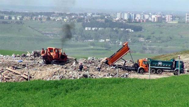 Sur hafriyatının döküldüğü alanda bir kadın cenazesi bulundu