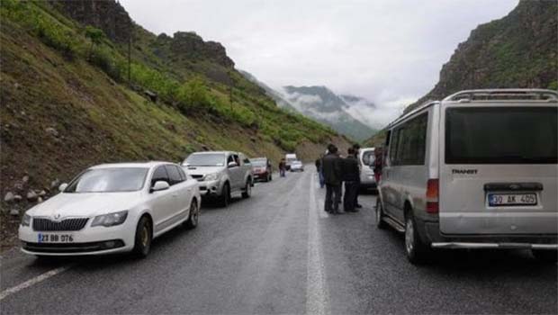 Hakkari'de askeri konvoya roketatarlı saldırı