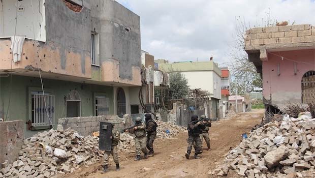 Nusaybin'de EYP patladı: 1 asker 1 polis hayatını kaybetti