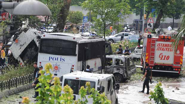 İstanbul'da Patlama: 7'si polis 12 kişi öldü