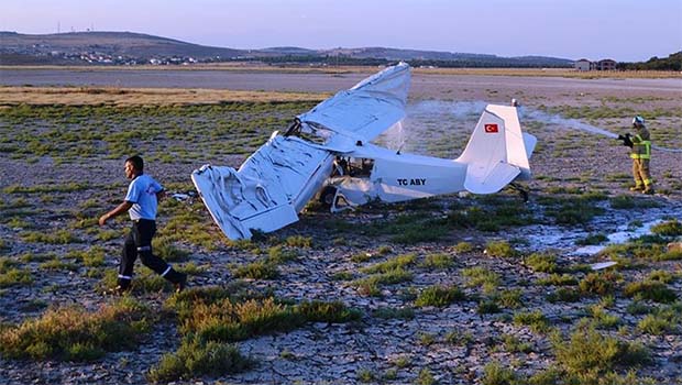 Türk eğitim uçağı düştü