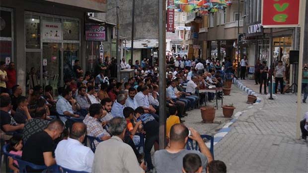 Hakkari'de nöbet eylemi başlattılar