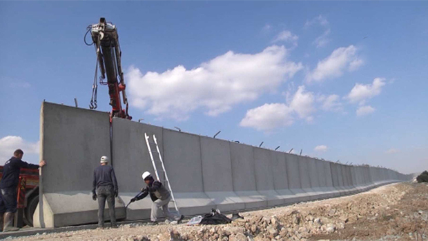 Batı Kürdistan sınırına Beton Duvar...