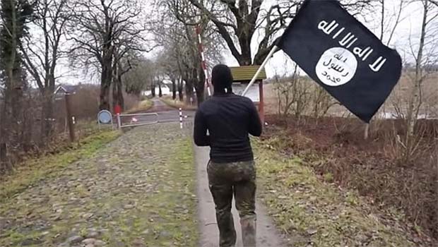 IŞİD bayrağıyla Danimarka’dan Almanya’ya geçti