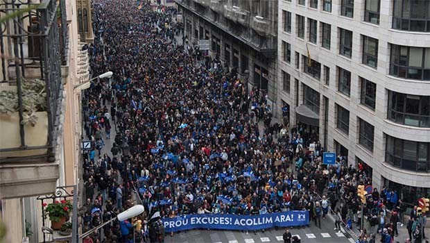 Barcelonalılar daha fazla mülteci için sokaklara döküldü