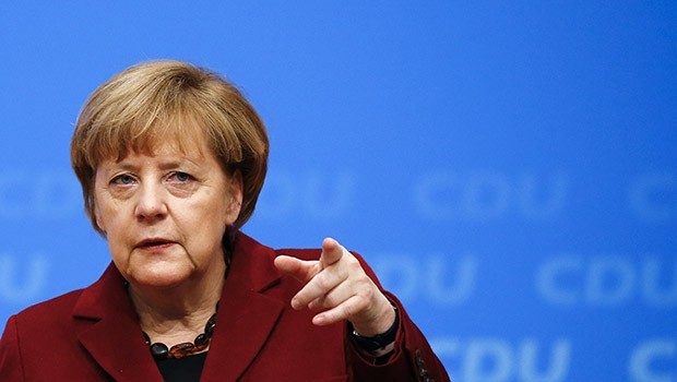 Merkel: Oturma izni olmayanlar ülkeyi terk etmeli