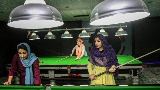 İran’dan kadın bilardo takımına kıyafet cezası