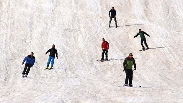 Hakkari'de yılın son kayak keyfi