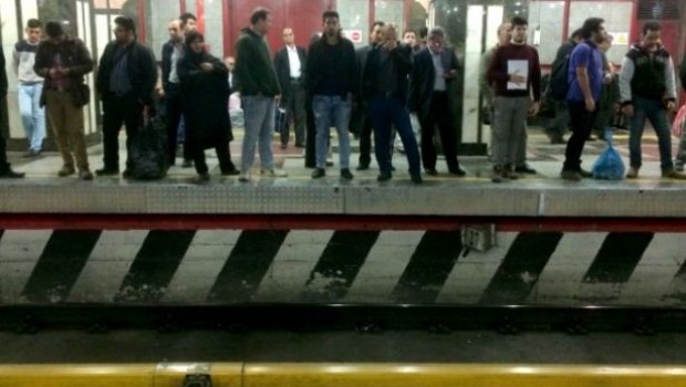 Tahran’daki metro istasyonunda bıçaklı saldırı