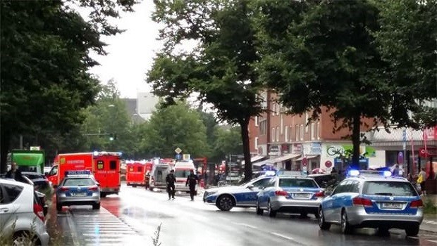 Hamburg'da bıçaklı saldırı! Ölü ve yaralılar var...