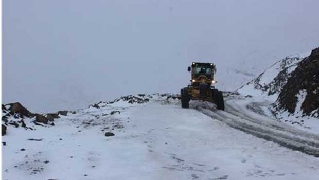 Muş'ta kar nedeniyle kapanan yollar, ulaşıma açıldı