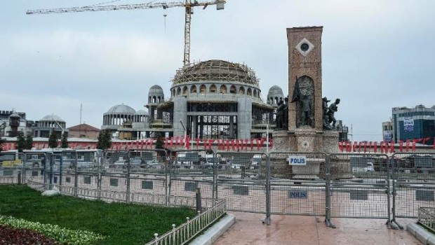 Taksim'e çıkan tüm yollar kapatıldı