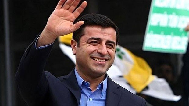 Demirtaş elindeki anketi paylaştı: İşte HDP'nin durumu!