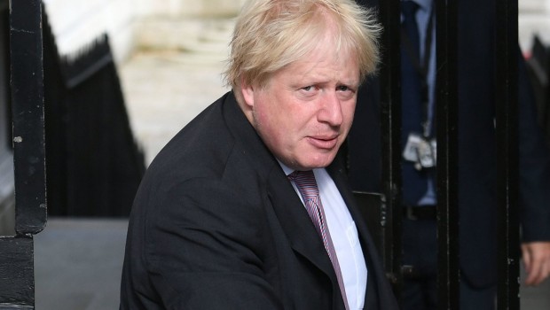 İngiltere dışişleri bakanı istifa etti