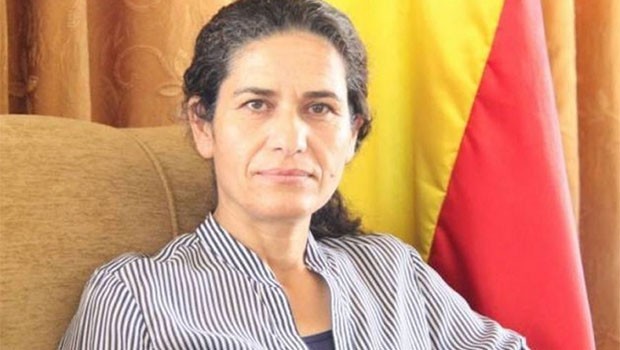 İlham Ehmed Şam'ı uyardı: Rojava'ya dönmek gibi bir hataya düşmeyin