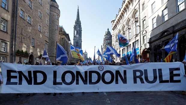İskoçlar bağımsızlık yürüyüşü başlattı