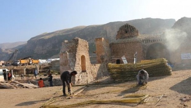 Danıştay'ın iptal kararına rağmen Hasankeyf'te taşıma devam ediyor