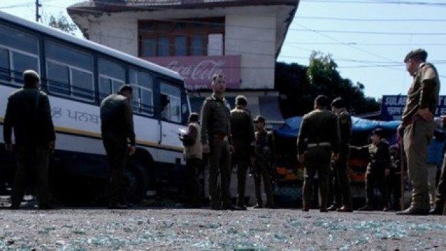 Keşmir'de bombalı saldırı: Çok sayıda yaralı var