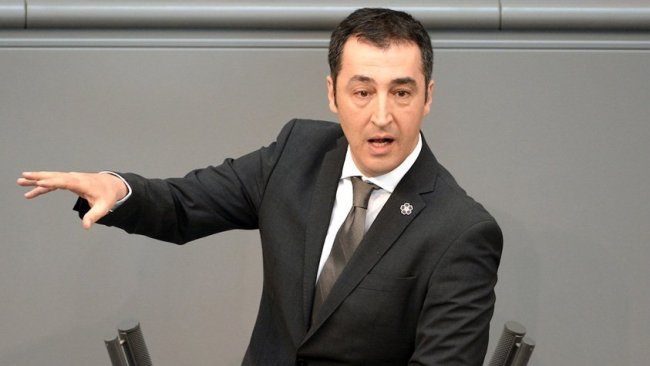 Cem Özdemir: Kürtler satılık değil