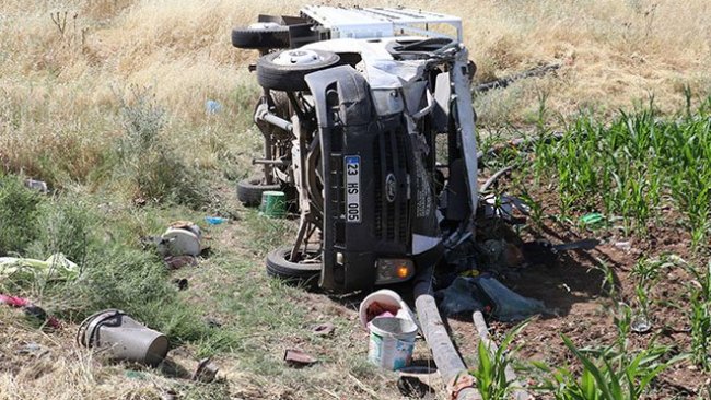 Diyarbakır'da işçileri taşıyan kamyonet devrildi: 35 yaralı