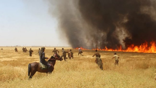 Rojava'da tehlike... Büyük yangın petrol kuyularını tehdit ediyor