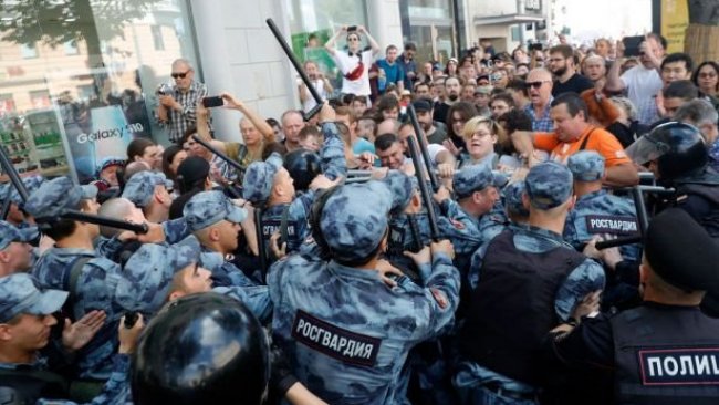 Moskova'daki seçim protestosunda binden fazla kişi gözaltına alındı