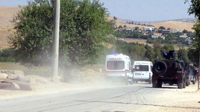 Mardin'de askeri aracın geçişi sırasında patlama!