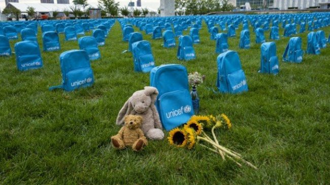 UNICEF'den 3 bin 758 okul çantasıyla temsili mezarlık