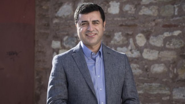 Demirtaş'tan HDP kapısında bekleyen ailelere mesaj