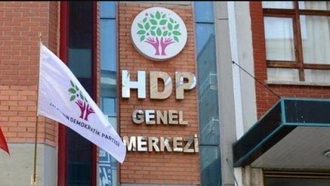 HDP'den parti kapısında bekleyen annelere davet