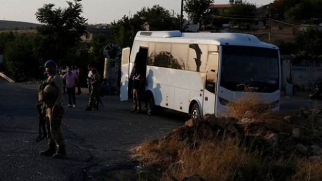 Urfa'da askeri midibüs ile tır çarpıştı: 15 yaralı