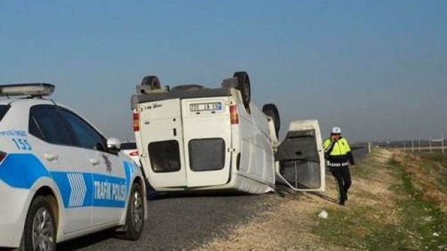 Urfa'da minibüs şarampole devrildi