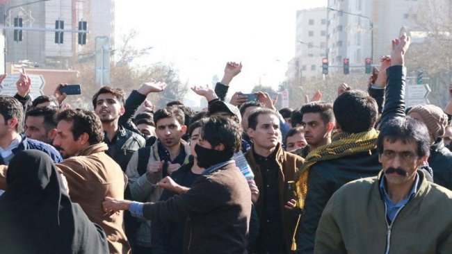 İran'daki protestolar: Af Örgütü 100'den fazla ölü var dedi,Ruhani zafer ilân etti