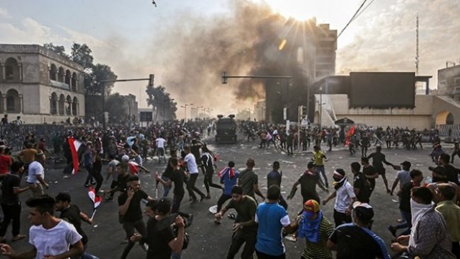 Bağdat'taki protestolarda el bombası atıldı