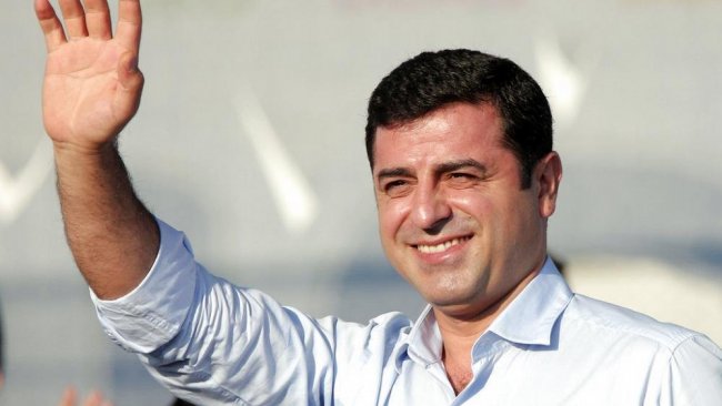 Demirtaş'tan 'Kardeş Aile Kampanyası'na destek' çağrısı