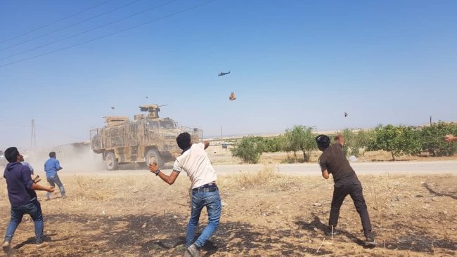 Kobane’de Rus-Türk devriyesi protesto edildi