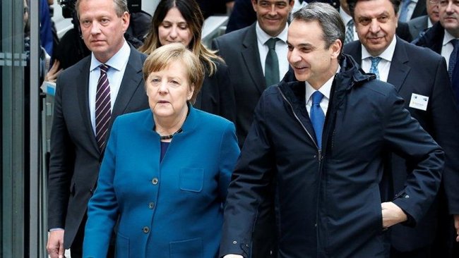 Merkel : "AB ülkeleri olarak Yunanistan'a destek olmalıyız"