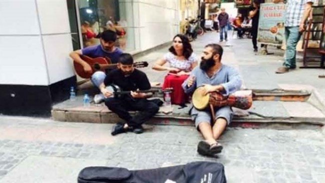 Ronas Aram yazdı: Festivalimizde Kürtçe şarkı söylemek yasak