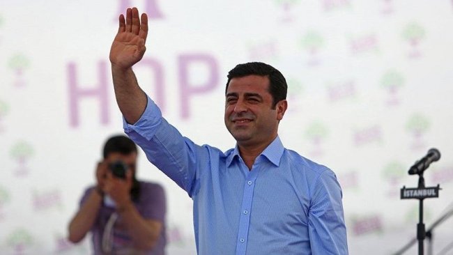 Demirtaş'tan mesaj: 'Siyasetin bunca kirlendiği zamanda sen bir pırlantasın HDP'