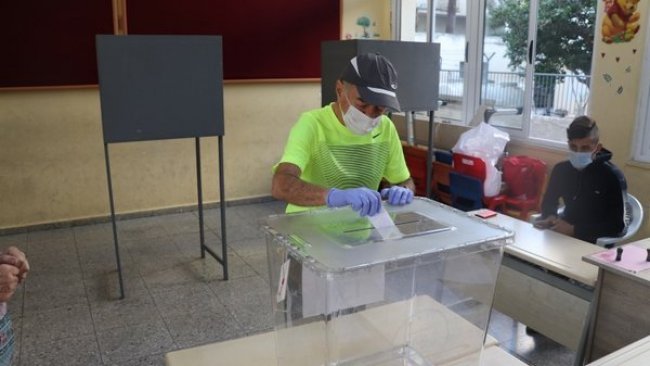 Kuzey Kıbrıs’ta seçmenler yeniden sandık başında