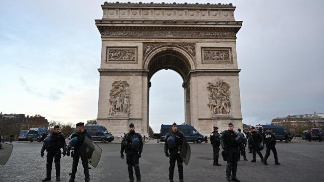  Fransa'nın başkenti Paris'te bomba alarmı verildi!