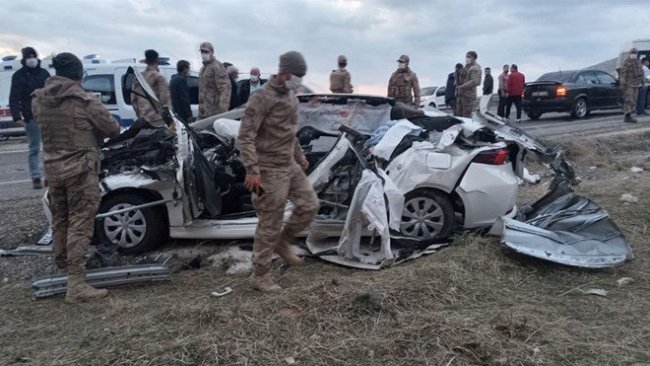 Diyarbakır'da feci kaza: 2'si çocuk 5 kişi yaşamını yitirdi